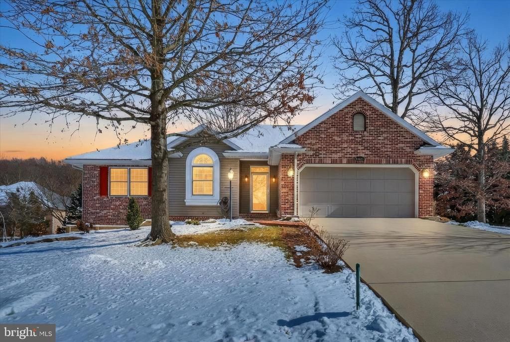 6967 Fairway Oaks, Fayetteville, PA 17222 Main Photo