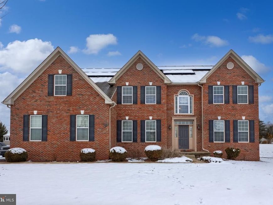 179 Meadowside Drive, Douglassville, PA 19518 Main Photo