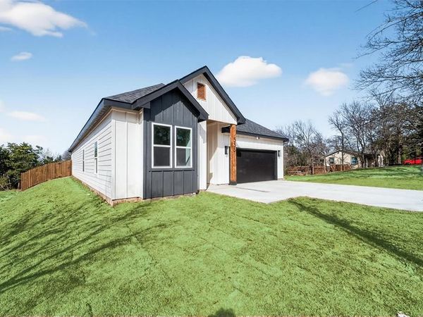 555 Burrell Drive , Dallas, TX 75232