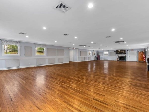 32 Dedham St, Dover, MA 02030