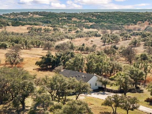 990 Axis CIR, Fredericksburg, TX 78624