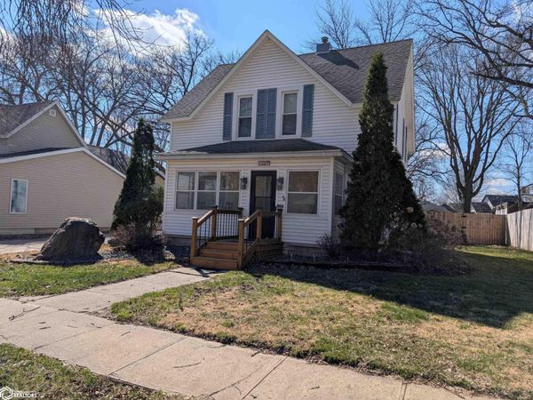 109 S 9th Street, Clear Lake, IA 50428