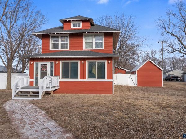 360 N Cedar Ave, Parker, SD 57053