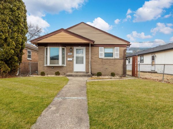 7769 Mason Avenue , Burbank, IL 60459