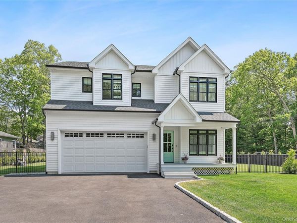 55 Squires Avenue , East Quogue, NY 11942