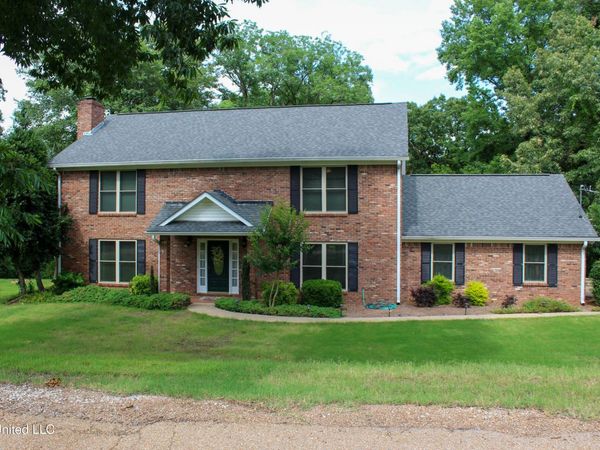 514 County Road 352 , Greenwood, MS 38930