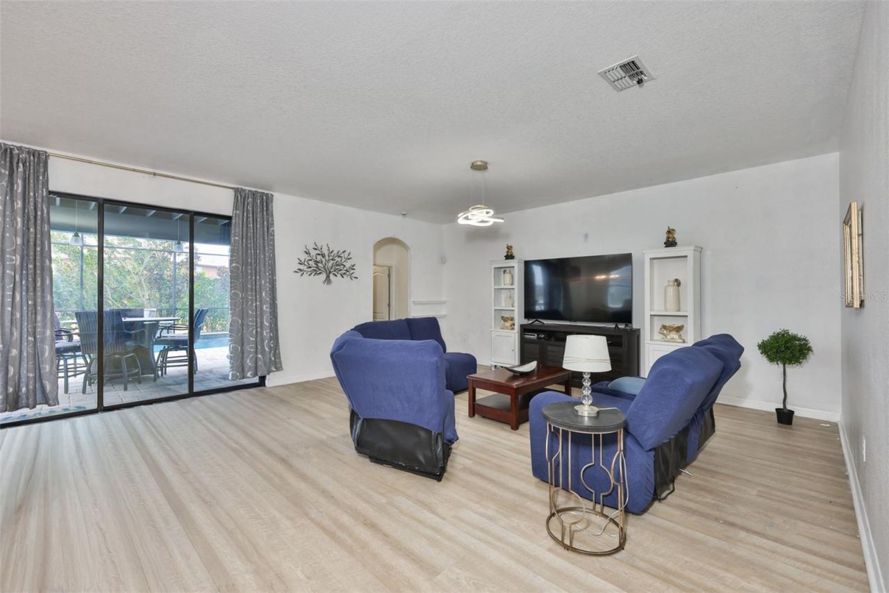 10039 Smarty Jones Drive, Ruskin, FL 33573 Photo