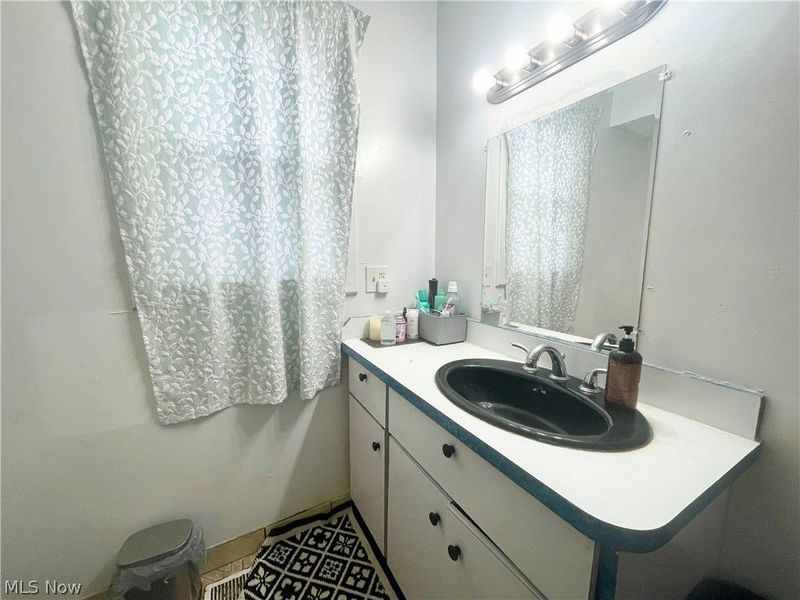 2193 E 35th Street, Cleveland, OH 44115 Photo 20