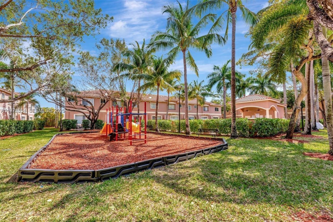 7941 Catalina Cir, Unit 7941, Tamarac, FL 33321 Photo