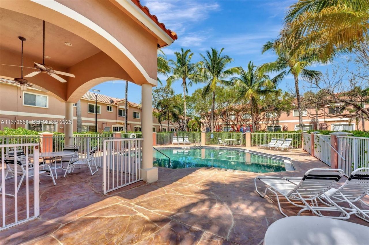 7941 Catalina Cir, Unit 7941, Tamarac, FL 33321 Photo