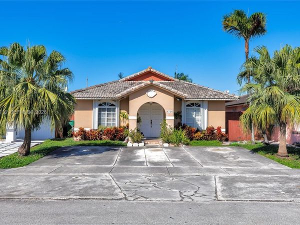 9719 NW 127th St, Hialeah Gardens, FL 33018
