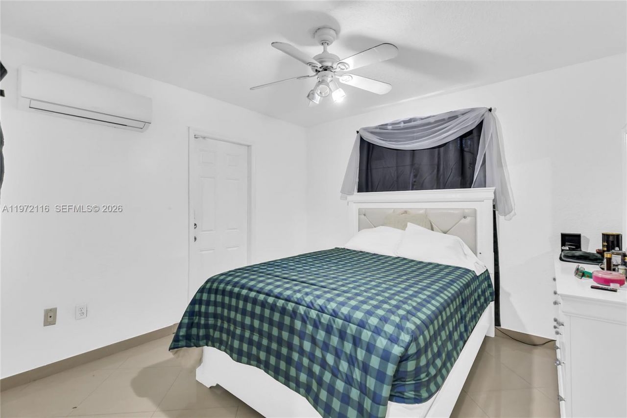 9719 NW 127th St, Hialeah Gardens, FL 33018 Photo