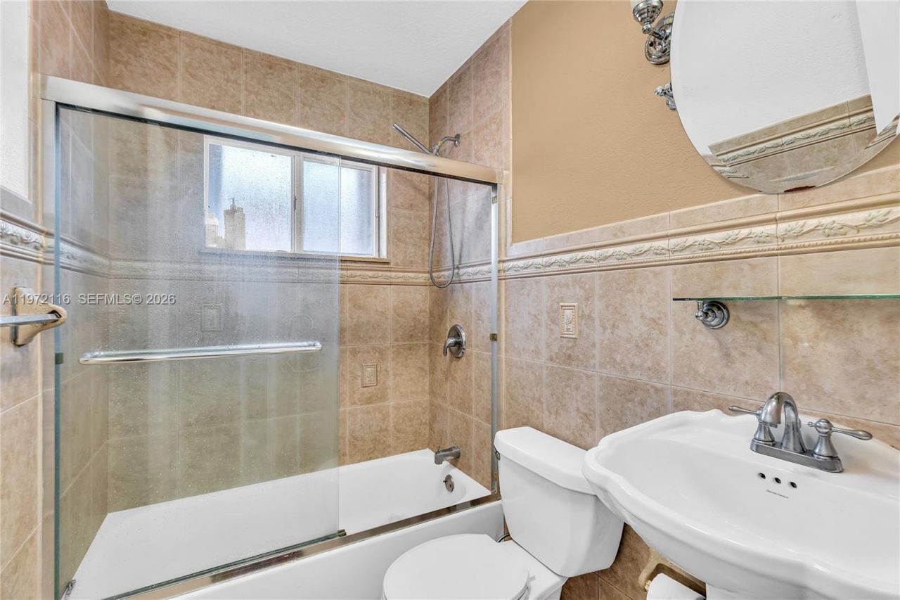 9719 NW 127th St, Hialeah Gardens, FL 33018 Photo