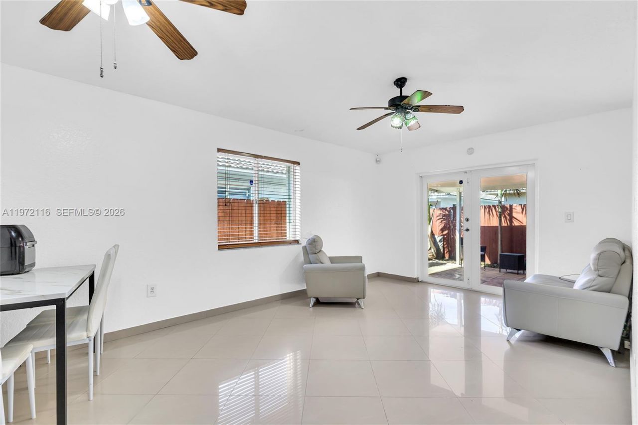 9719 NW 127th St, Hialeah Gardens, FL 33018 Photo