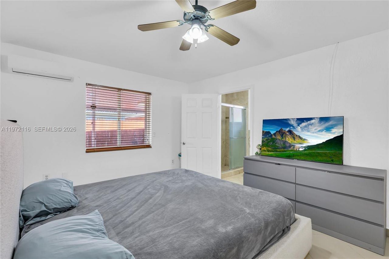 9719 NW 127th St, Hialeah Gardens, FL 33018 Photo