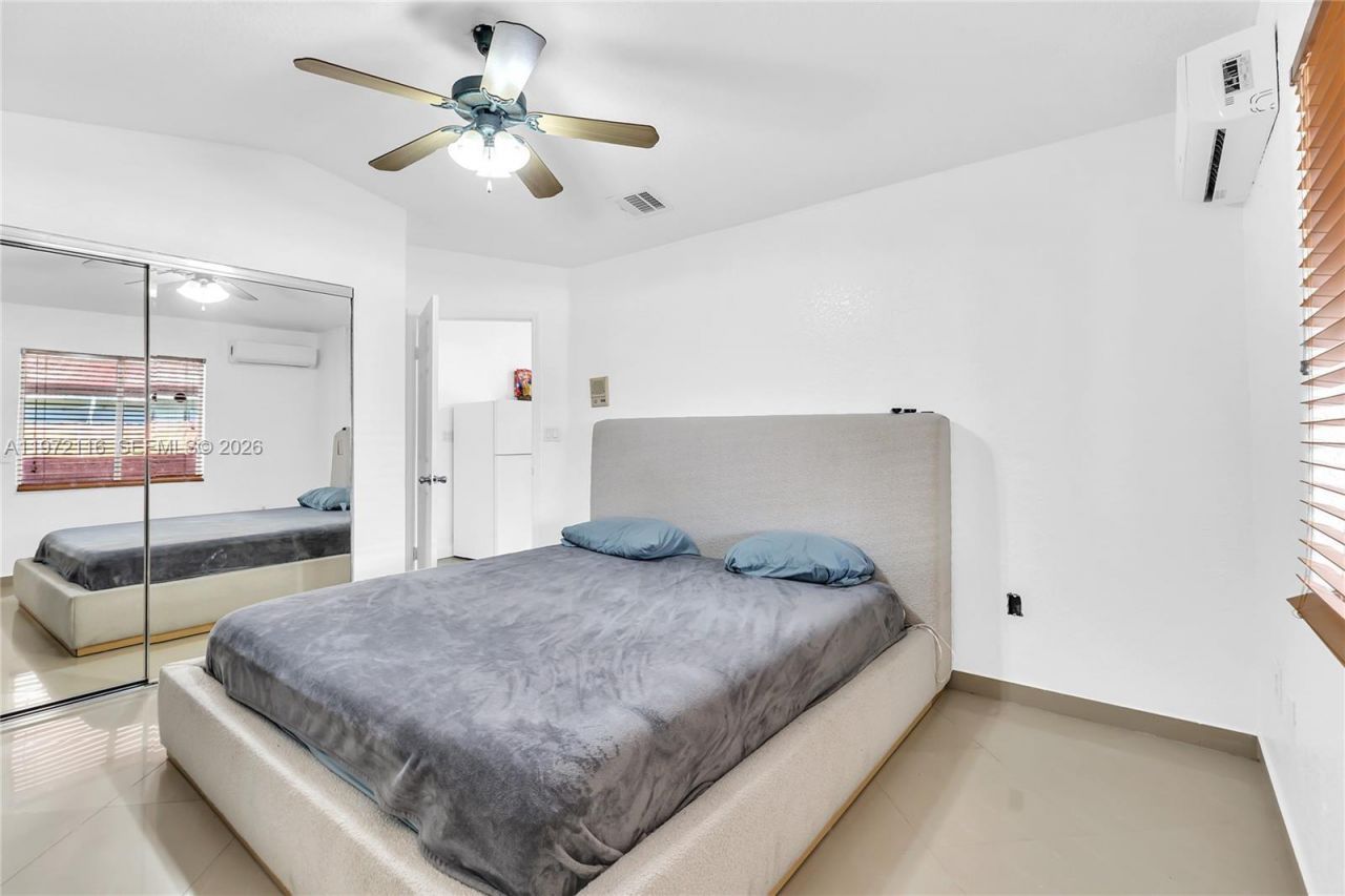 9719 NW 127th St, Hialeah Gardens, FL 33018 Photo