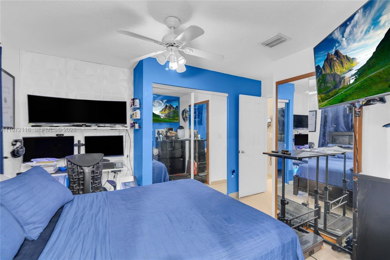 9719 NW 127th St, Hialeah Gardens, FL 33018 Photo