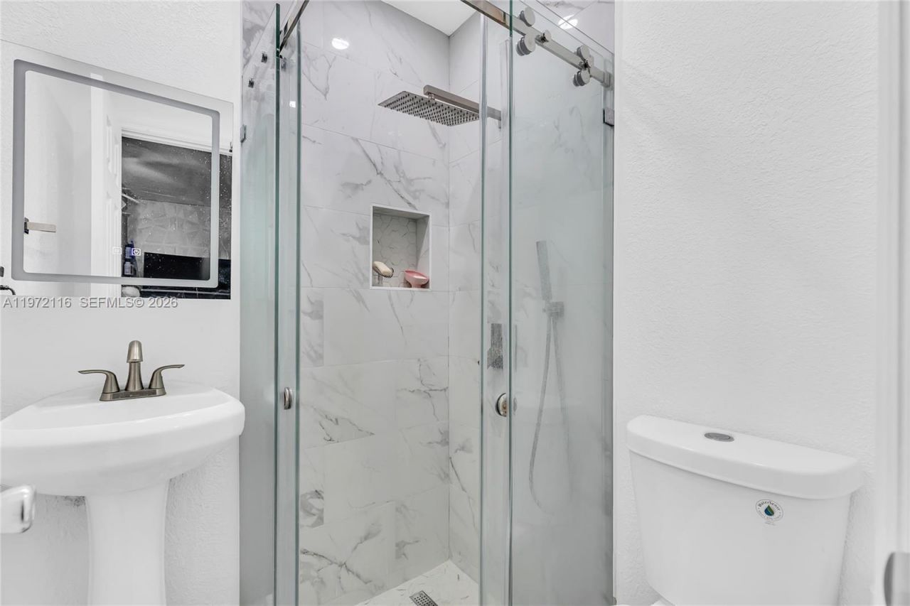 9719 NW 127th St, Hialeah Gardens, FL 33018 Photo