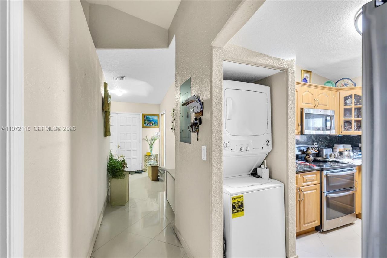 9719 NW 127th St, Hialeah Gardens, FL 33018 Photo