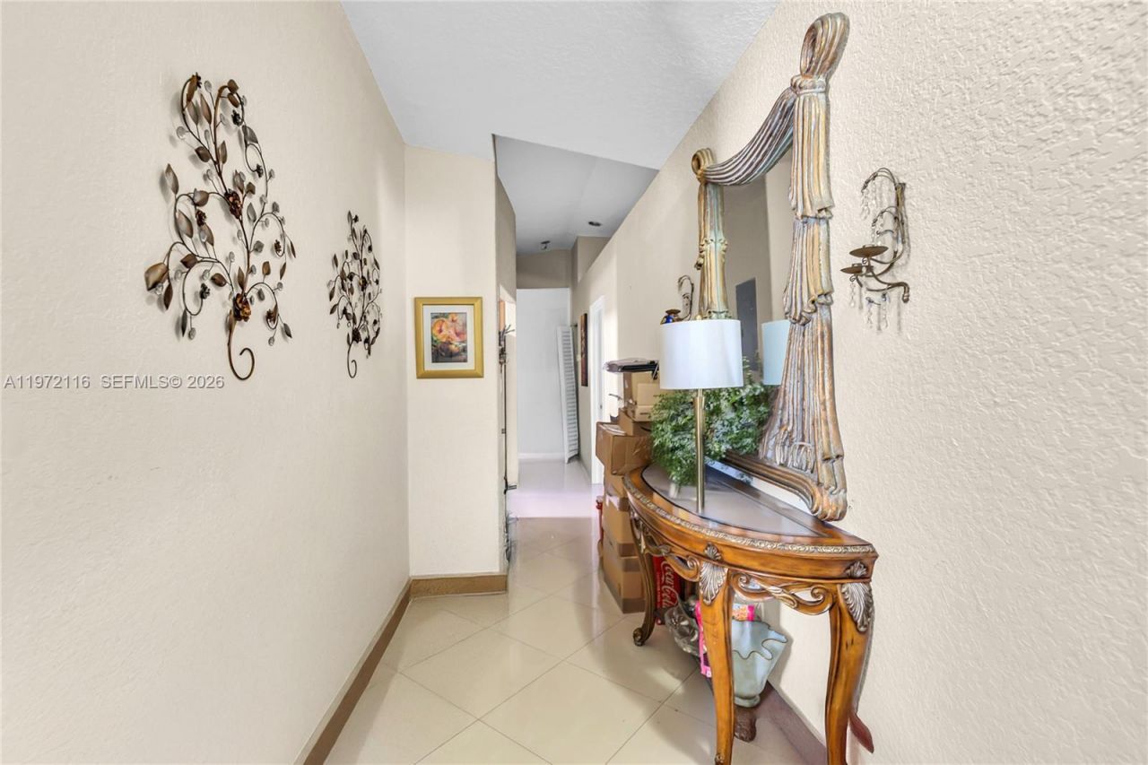 9719 NW 127th St, Hialeah Gardens, FL 33018 Photo