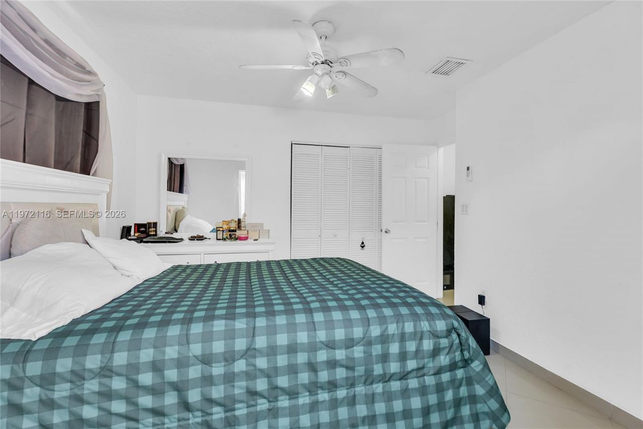 9719 NW 127th St, Hialeah Gardens, FL 33018 Photo