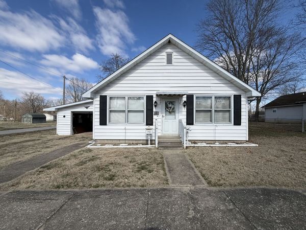 1421 W Maple Street, Herrin, IL 62948