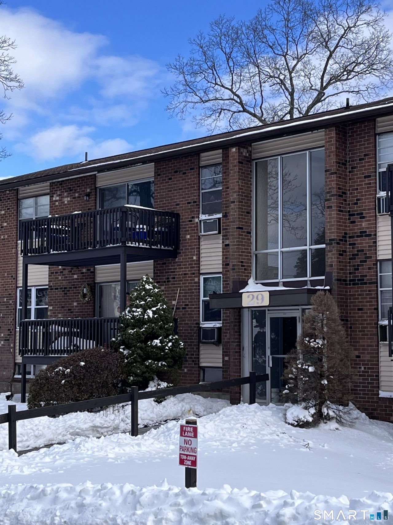 29 Balance Rock, Unit APT 5, Seymour, CT 06483 Main Photo