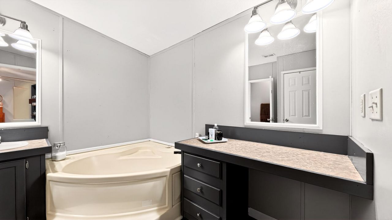 628 Deepwood Court Photo 36