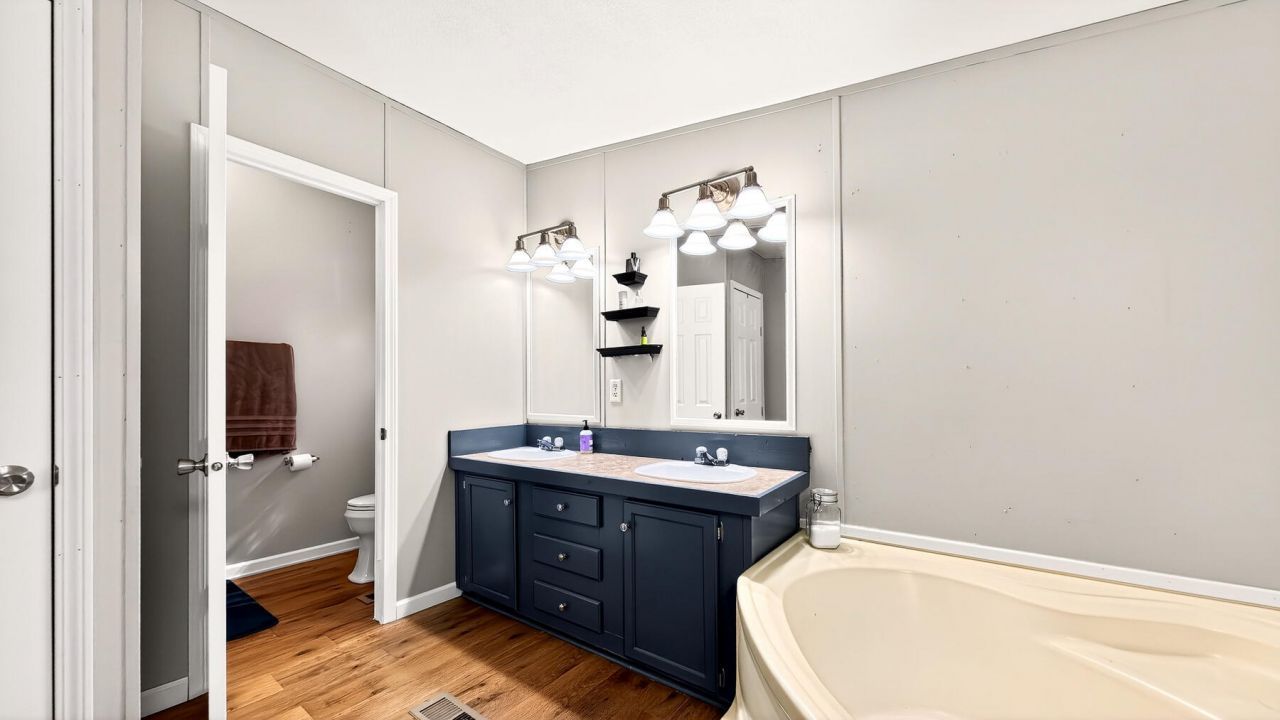 628 Deepwood Court Photo 39