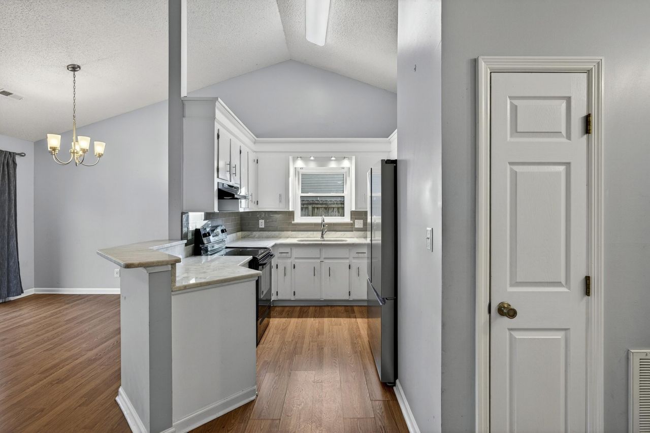 112 Pipestone Drive Photo 12