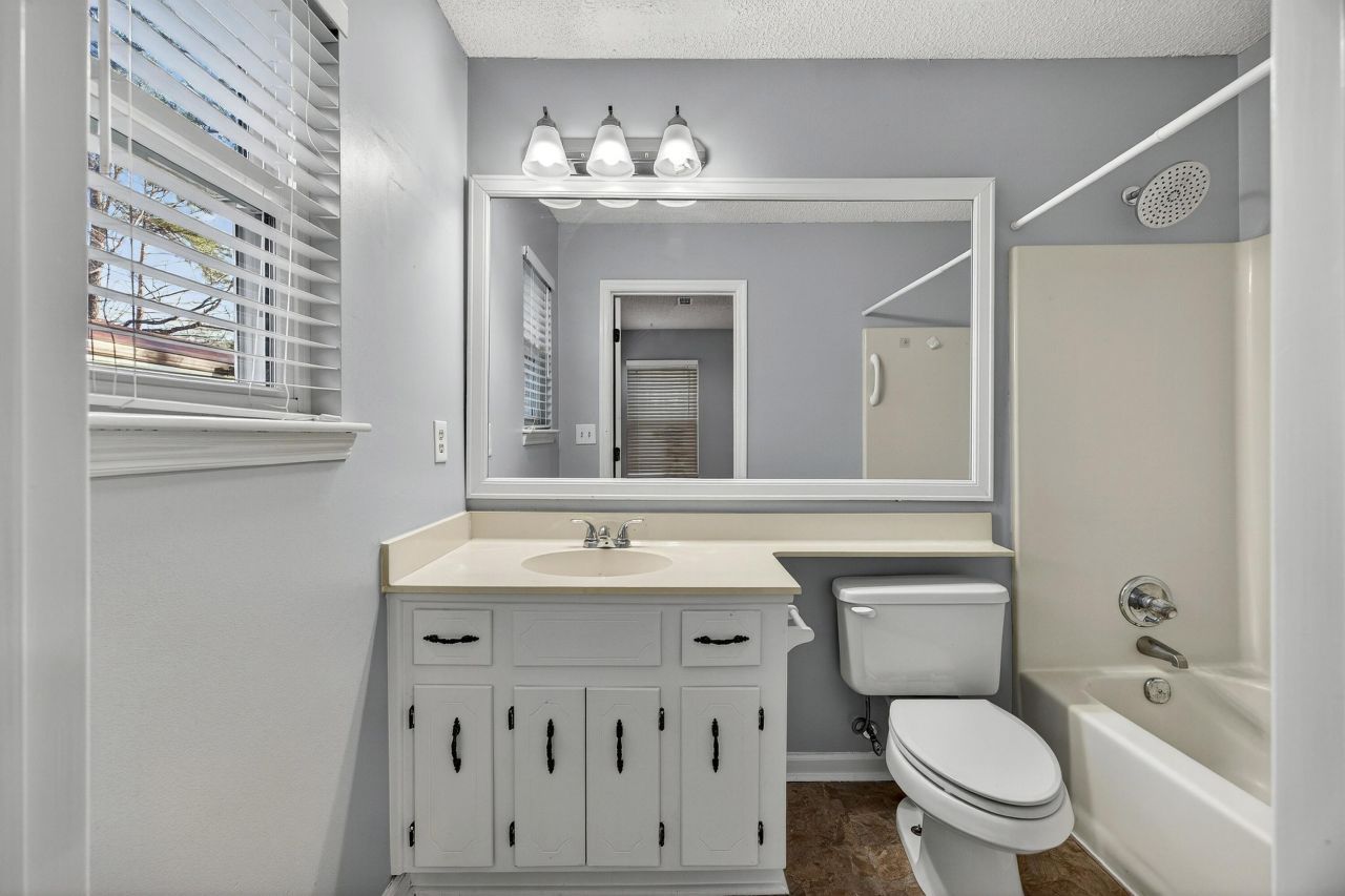 112 Pipestone Drive Photo 16