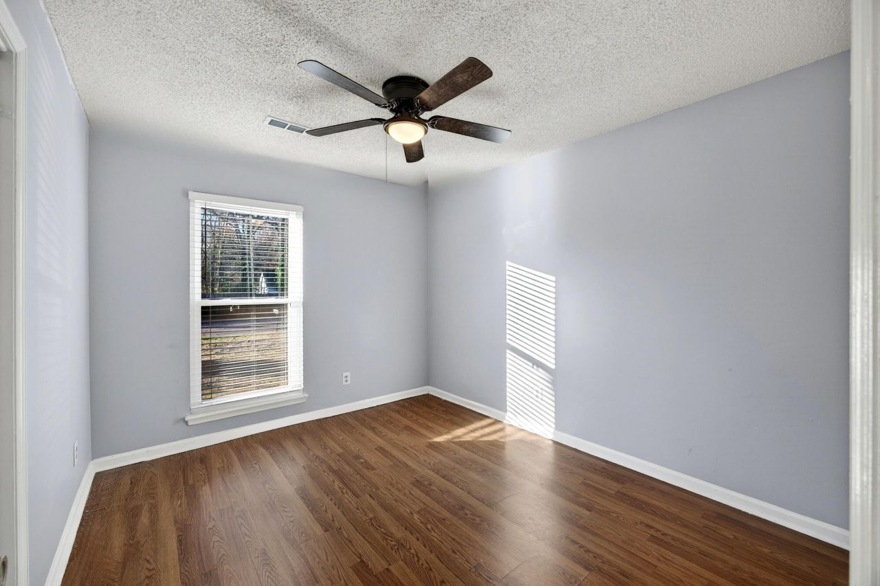 112 Pipestone Drive Photo 17