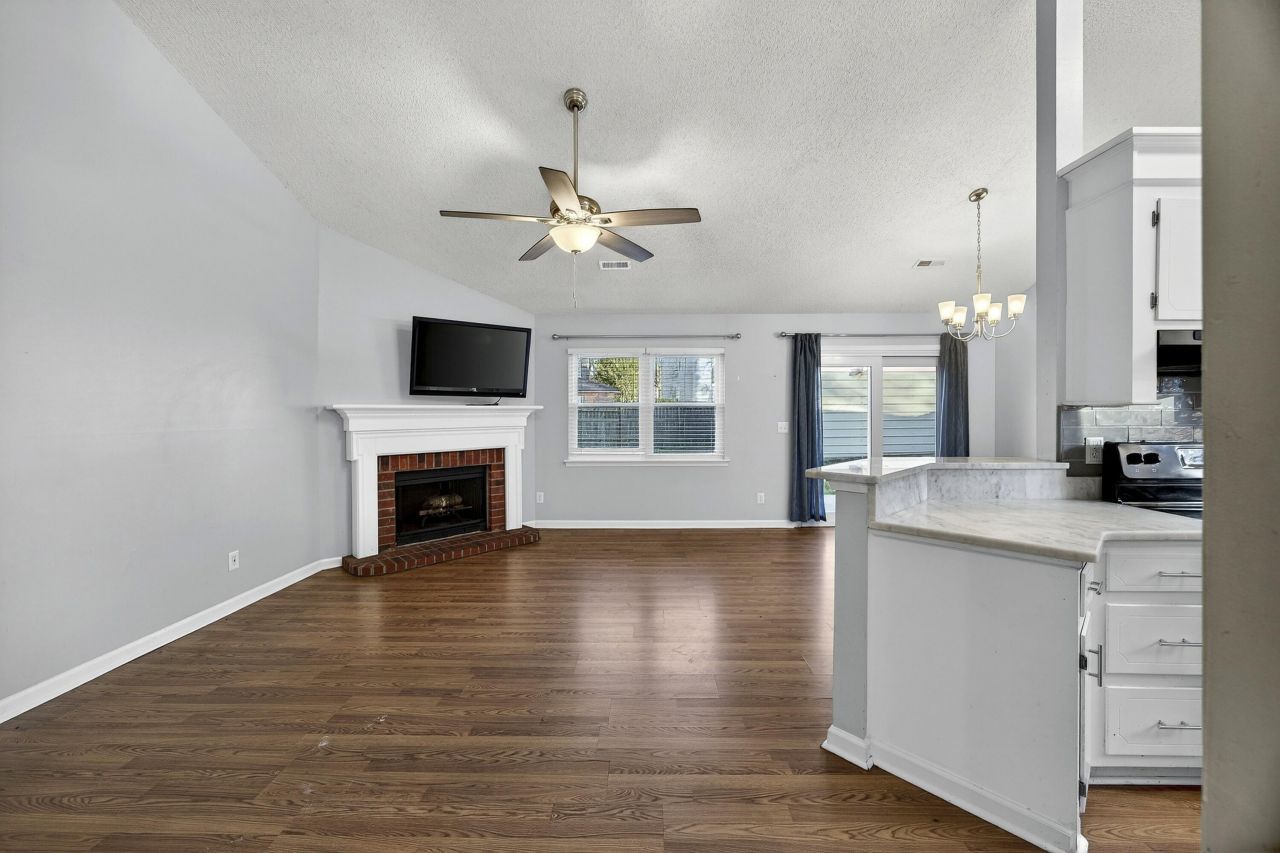 112 Pipestone Drive Photo 4