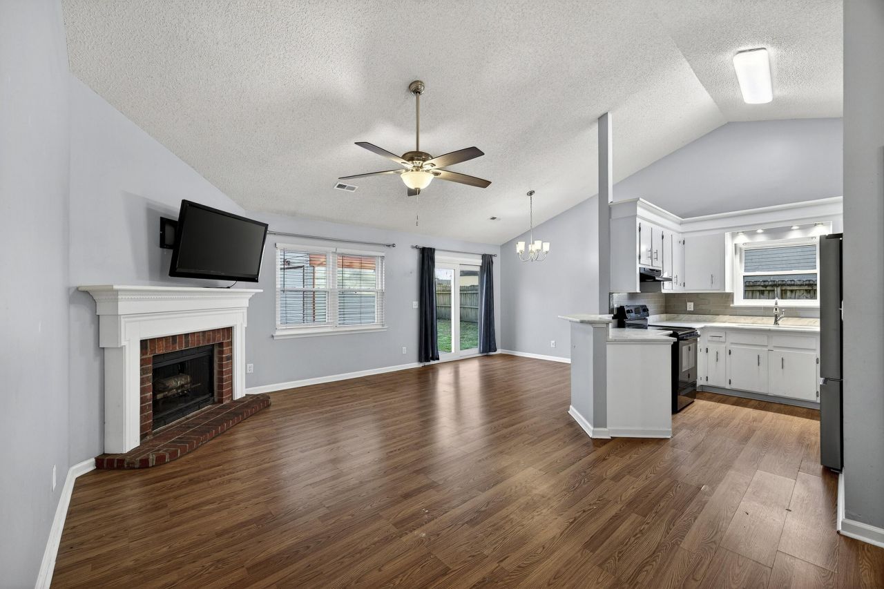 112 Pipestone Drive Photo 5