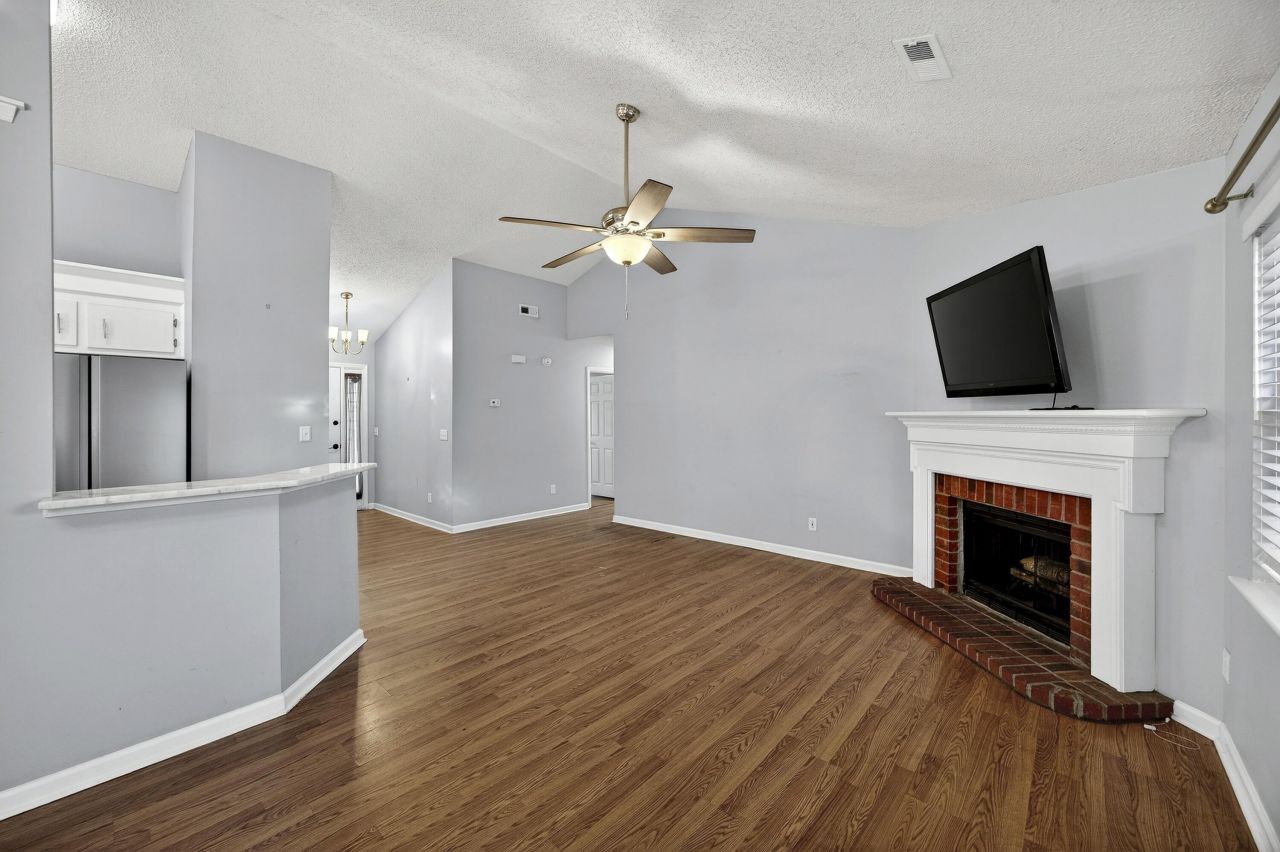 112 Pipestone Drive Photo 6