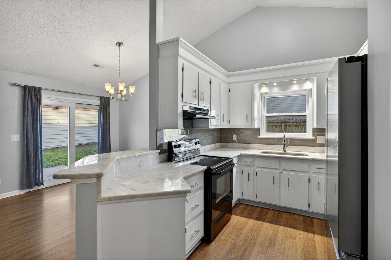 112 Pipestone Drive Photo 9