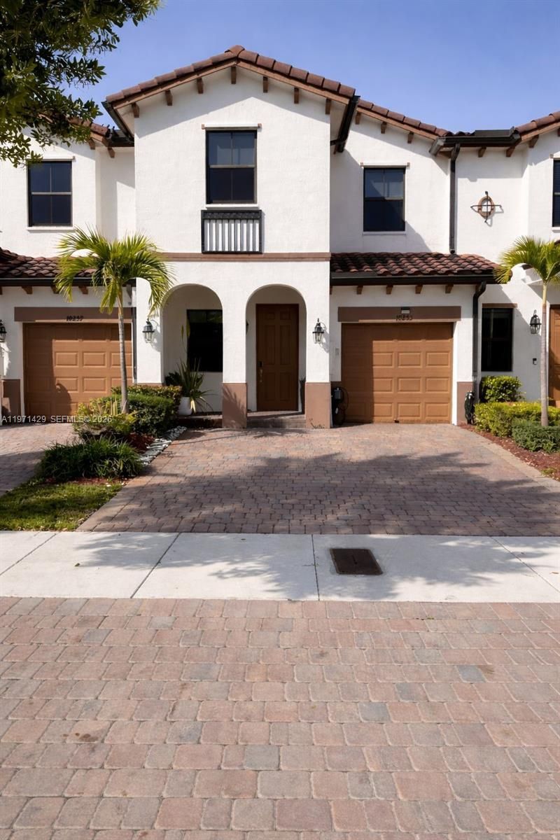 10255 NW 89th Ter, Doral, FL 33178 Main Photo