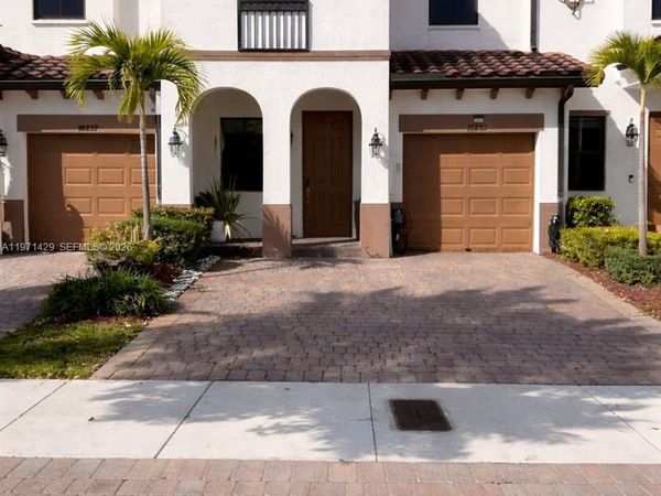 10255 NW 89th Ter, Doral, FL 33178