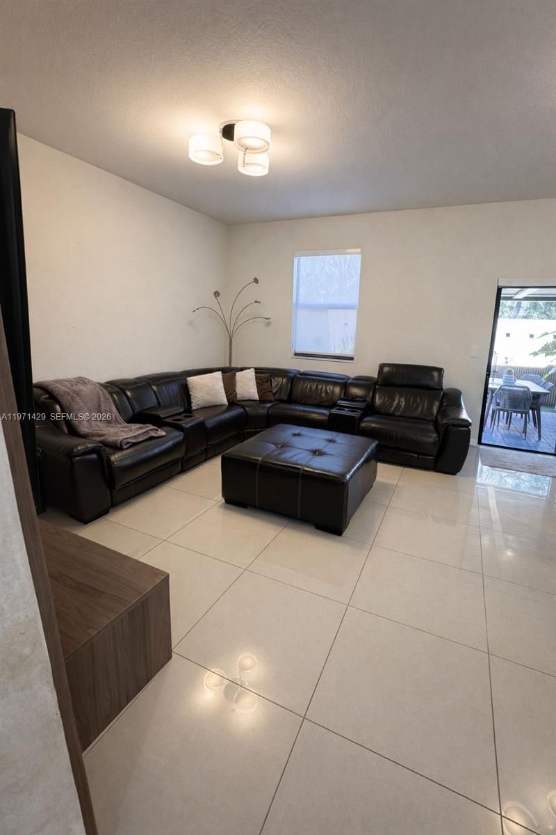 10255 NW 89th Ter, Doral, FL 33178 Photo