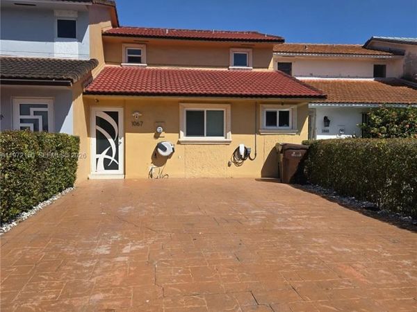 1067 W 37th St , Hialeah, FL 33012