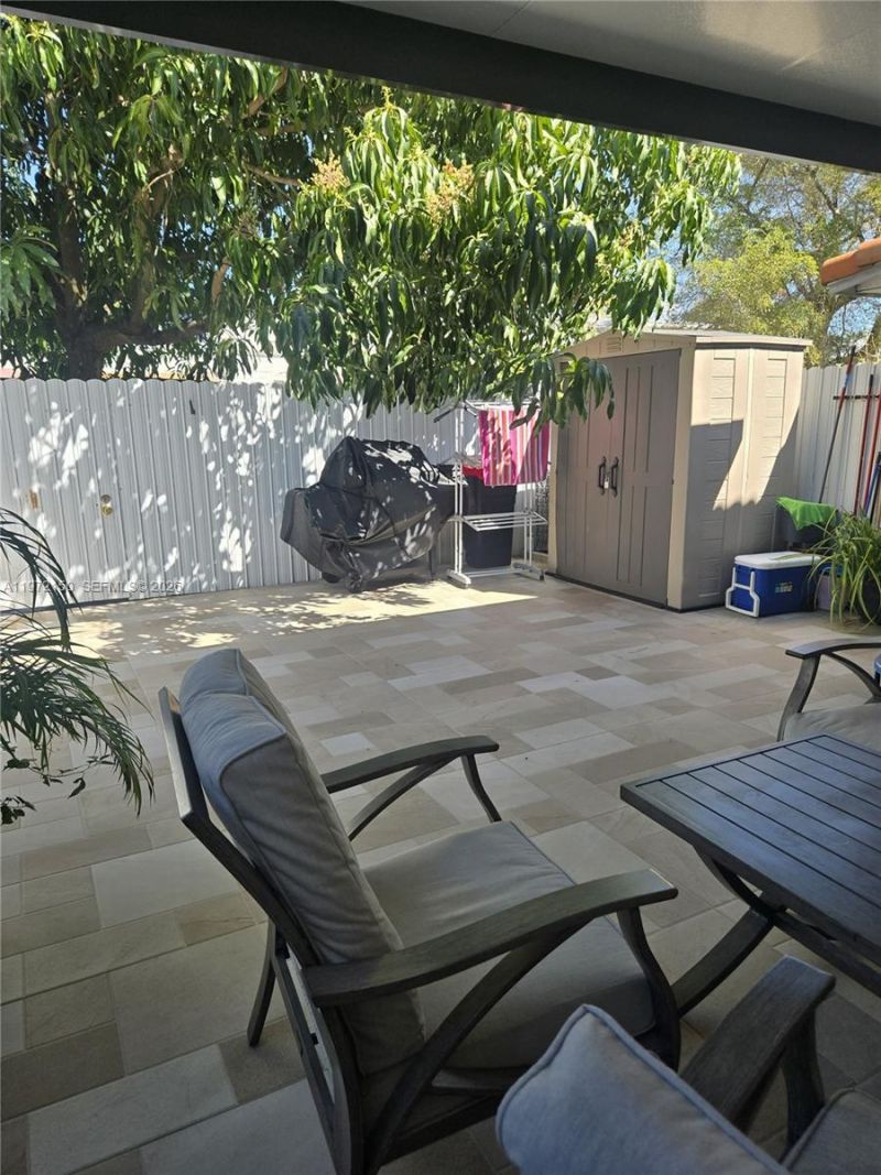 1067 W 37th St, Hialeah, FL 33012 Photo