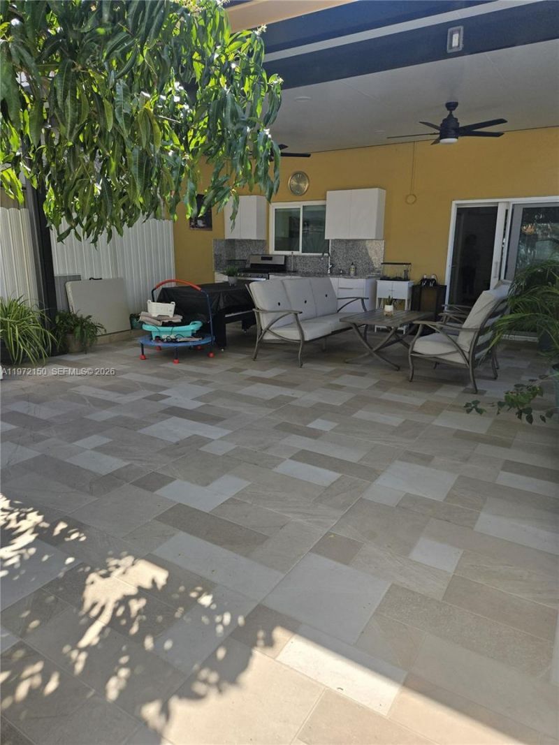 1067 W 37th St, Hialeah, FL 33012 Photo