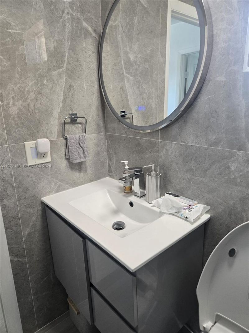 1067 W 37th St, Hialeah, FL 33012 Photo