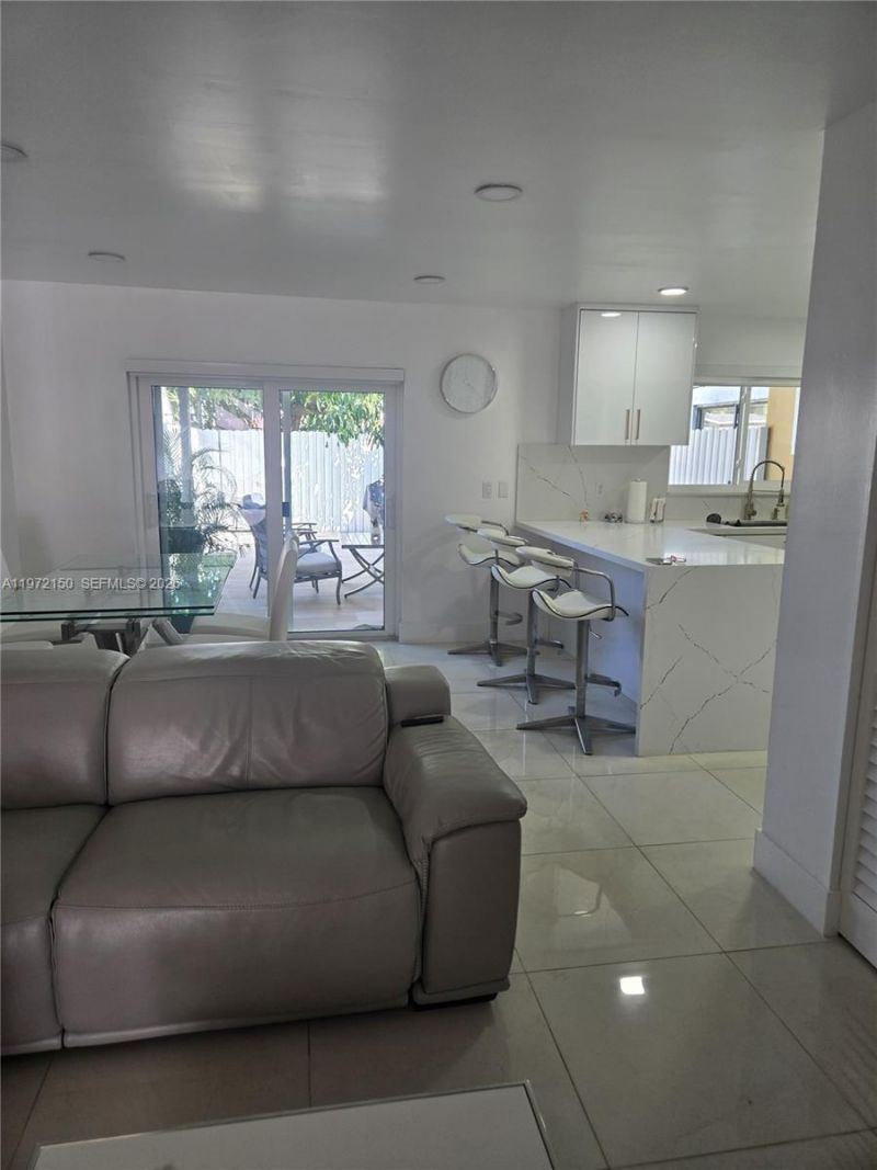 1067 W 37th St, Hialeah, FL 33012 Photo