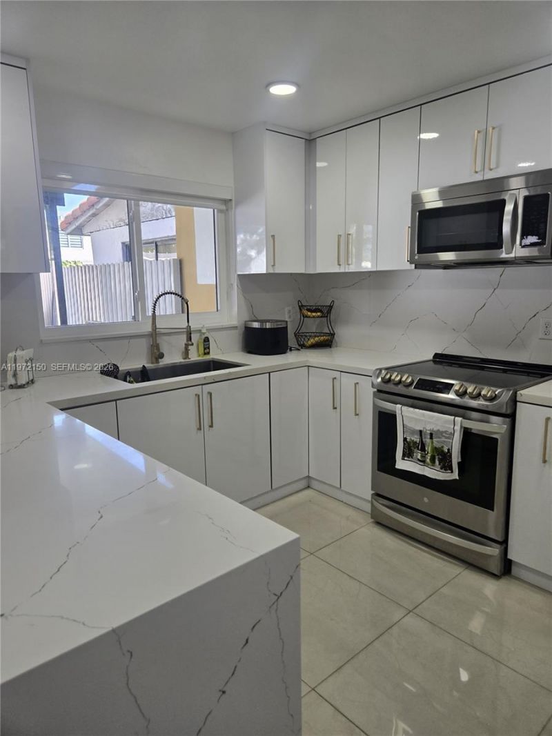 1067 W 37th St, Hialeah, FL 33012 Photo