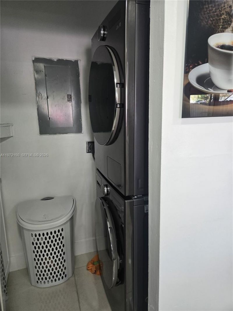 1067 W 37th St, Hialeah, FL 33012 Photo