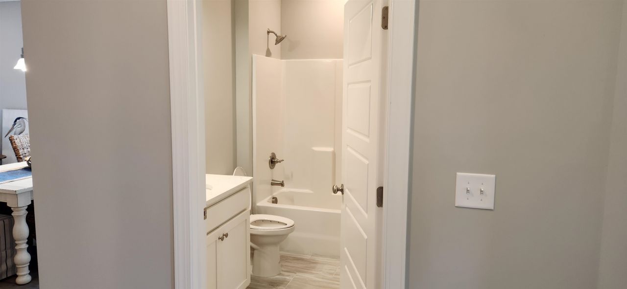 1144 Freeboard St. Photo 7