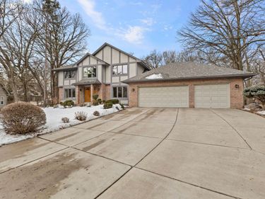 7334 W 114th Street Circle, Bloomington, MN 55438