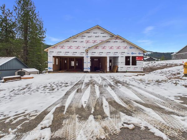 101 Happy Trails LN, Pinehurst, ID 83850