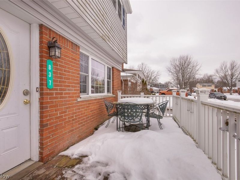 837 Jamestown Avenue, Elyria, OH 44035 Photo 2